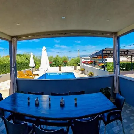 Сasa de vacaciones Casa Bella With Private Pool Split