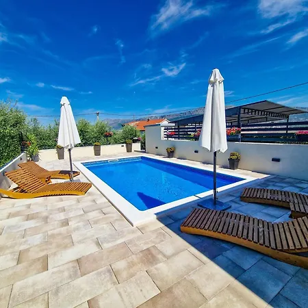 Casa Bella With Private Pool Vakantiehuis *