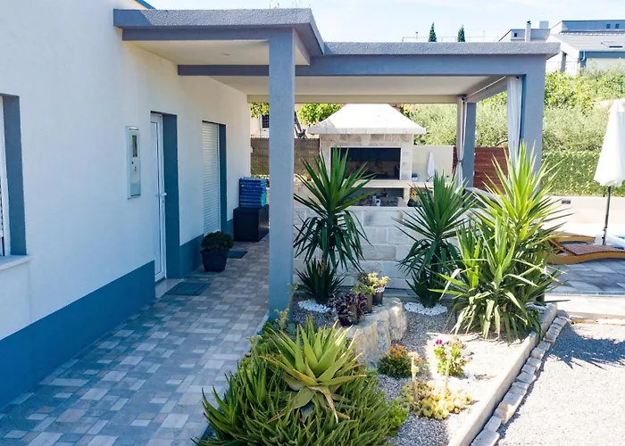 Feriehus Casa Bella With Private Pool Split